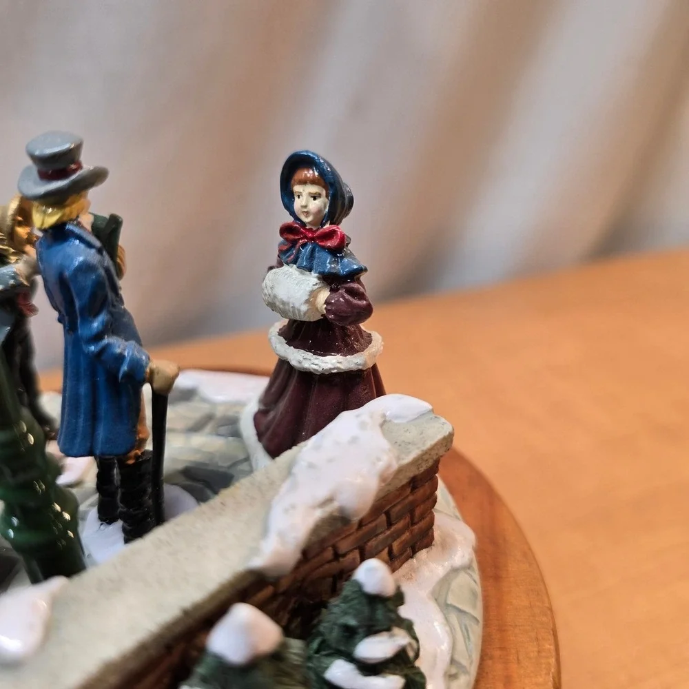 Department 56 Heritage Village Lighted Music Box 